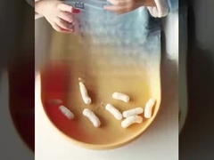 गुलाबी बाल ट्रे प्लेट चम्मच और डिब्बे के साथ कटोरा